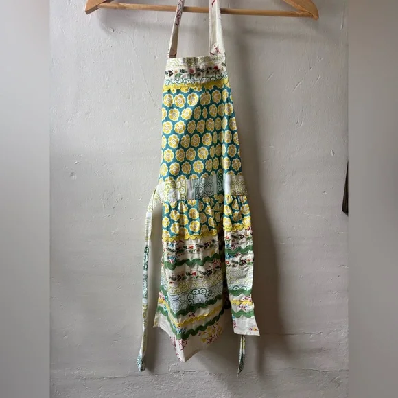 Anthropologie Sewing Basket Kids Floral Patterned Apron - Picture 2 of 6
